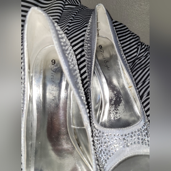 First Sight Silver Faux Gemstone covered Platform Peeptoe Pumps size 9 - Picture 3 of 4